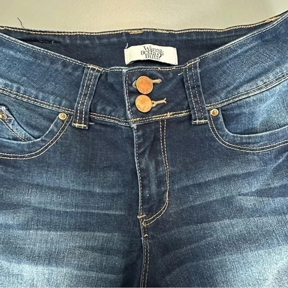 Wanna Better Butt by YMI 7/28 blue distressed ripped capris jeans‎ - Picture 4 of 7